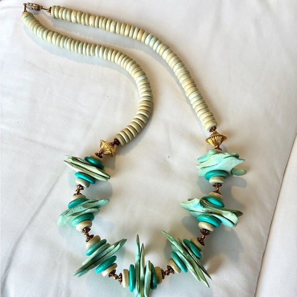 Jewelry - Beachy Coconut Dyed Turquoise Beads Necklace
